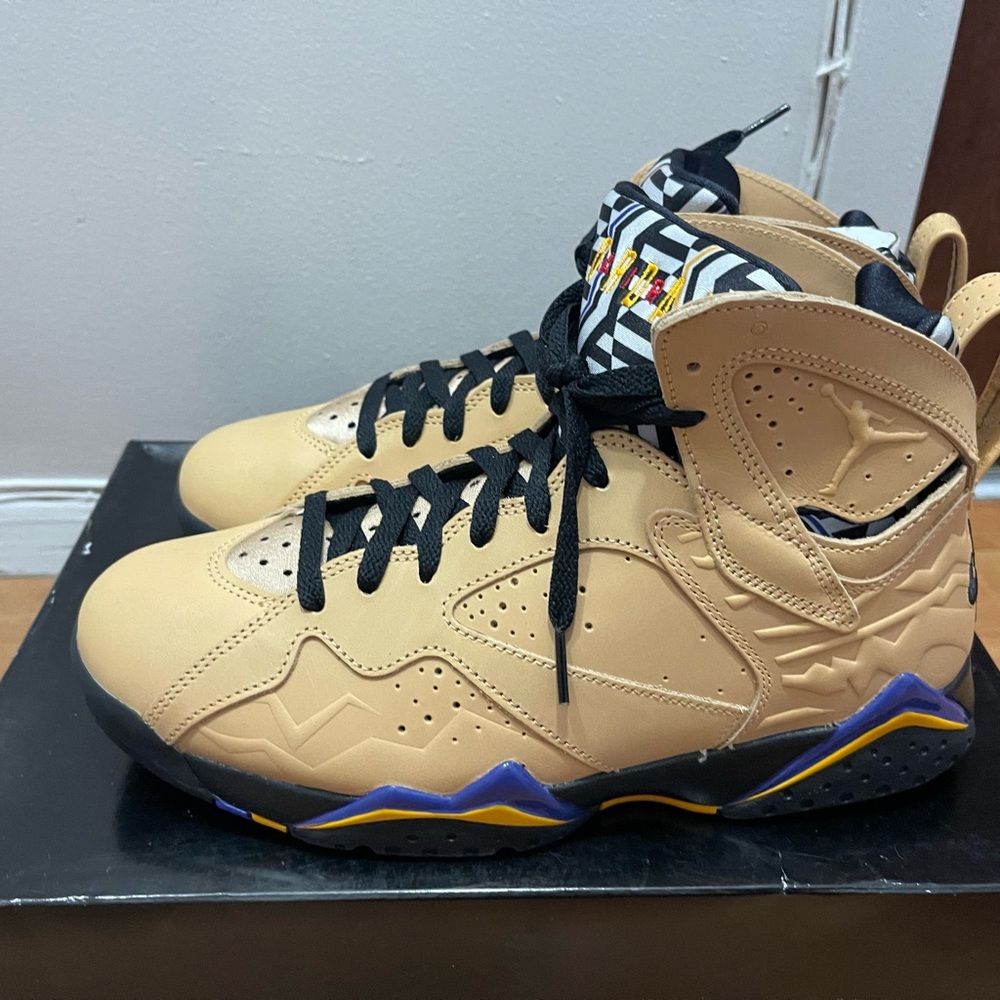 Nike air Jordan VII sz 9.5 High-Top Sneakers in Tan with Black & Purple new box